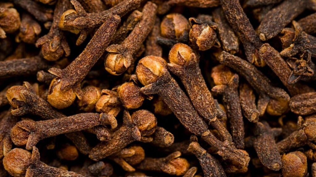 A healthy amount of cloves to enhance restaurant dishes